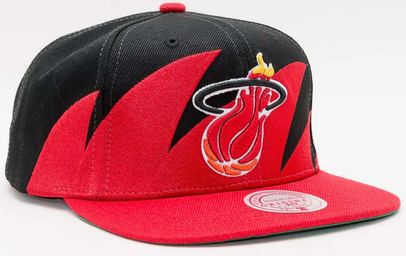 Czarno-czerwona czapka z daszkiem Mitchell & Ness NBA hwc miami heat