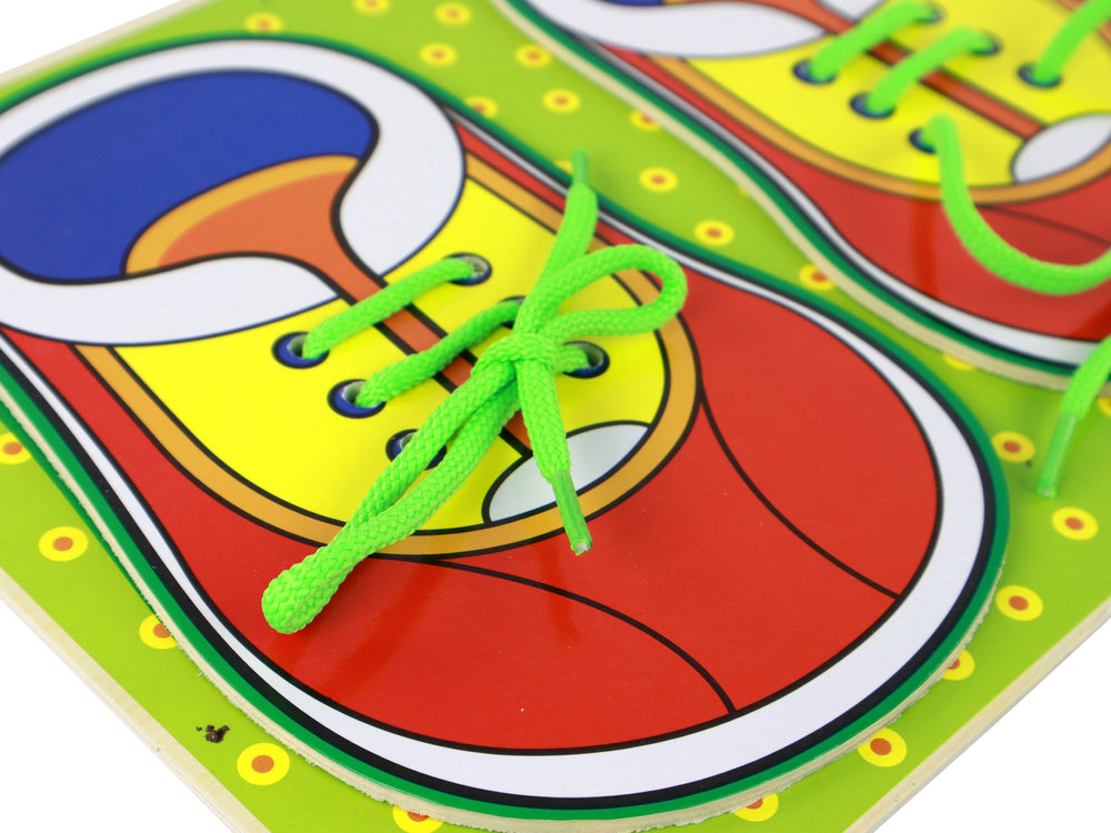 Juguete educativo de madera para aprender a atar los cordones de los zapatos