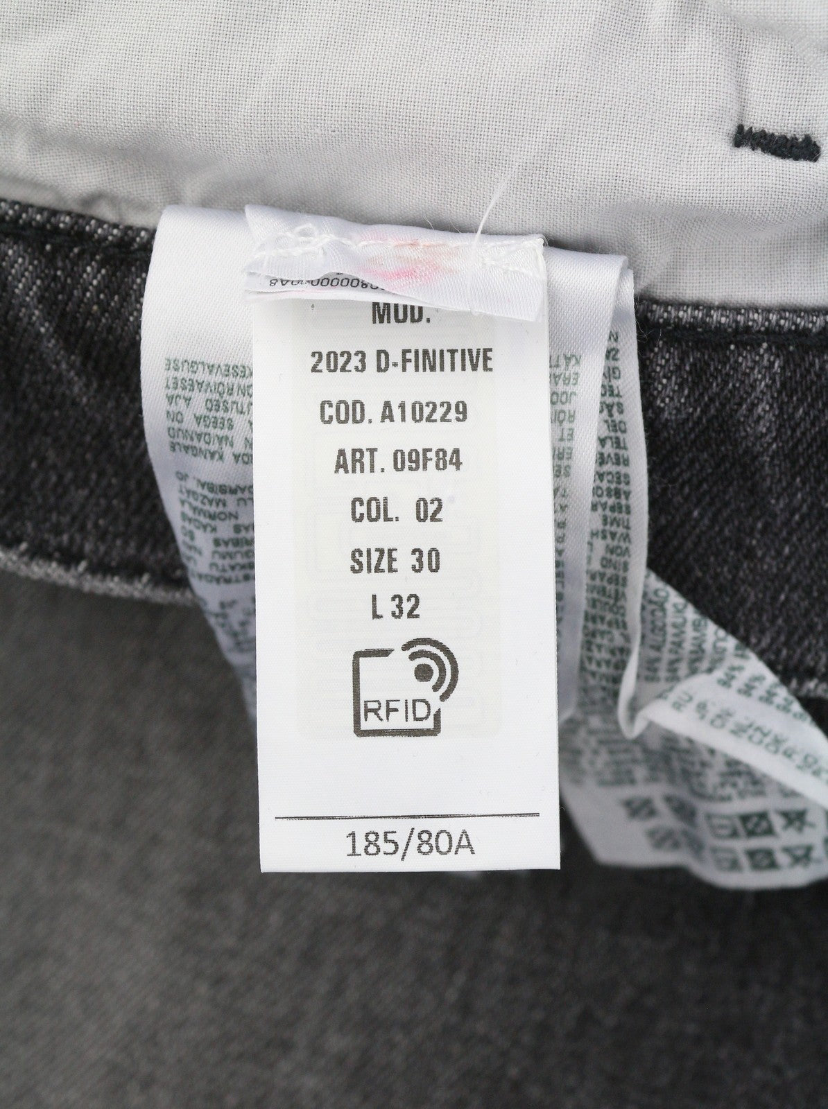Diesel 2023 D-finitive 09f84 Jeans pour hommes, gris délavé, jambe fuselée régulière