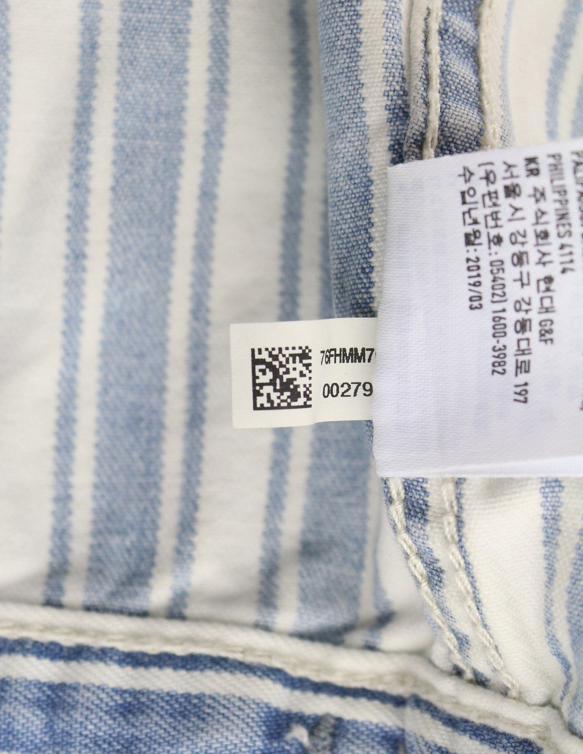 American Eagle Outfitters Jaqueta feminina azul listrada com botões jeans recortados