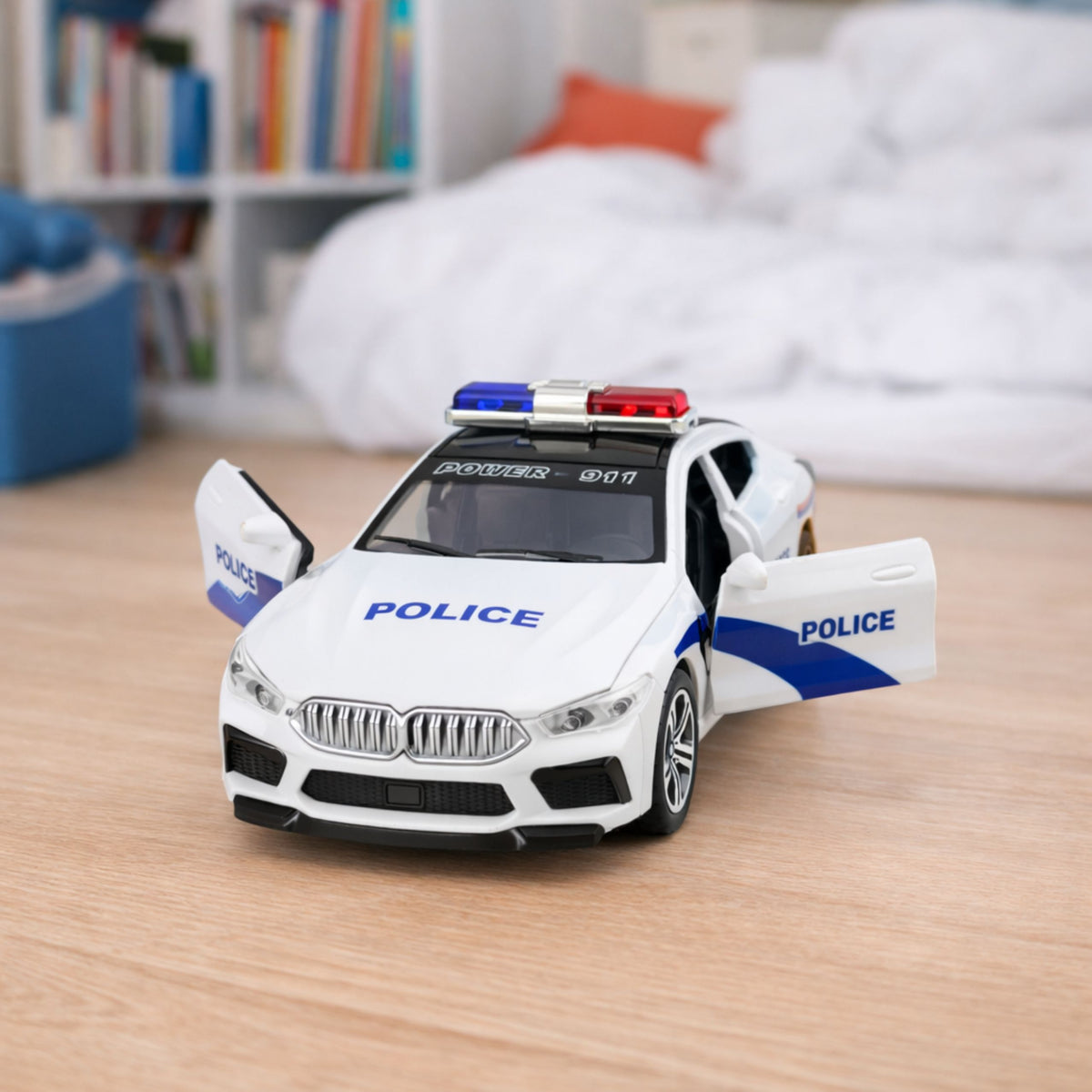 Le luci motorizzate delle porte di apertura dell'auto della polizia suonano bianche