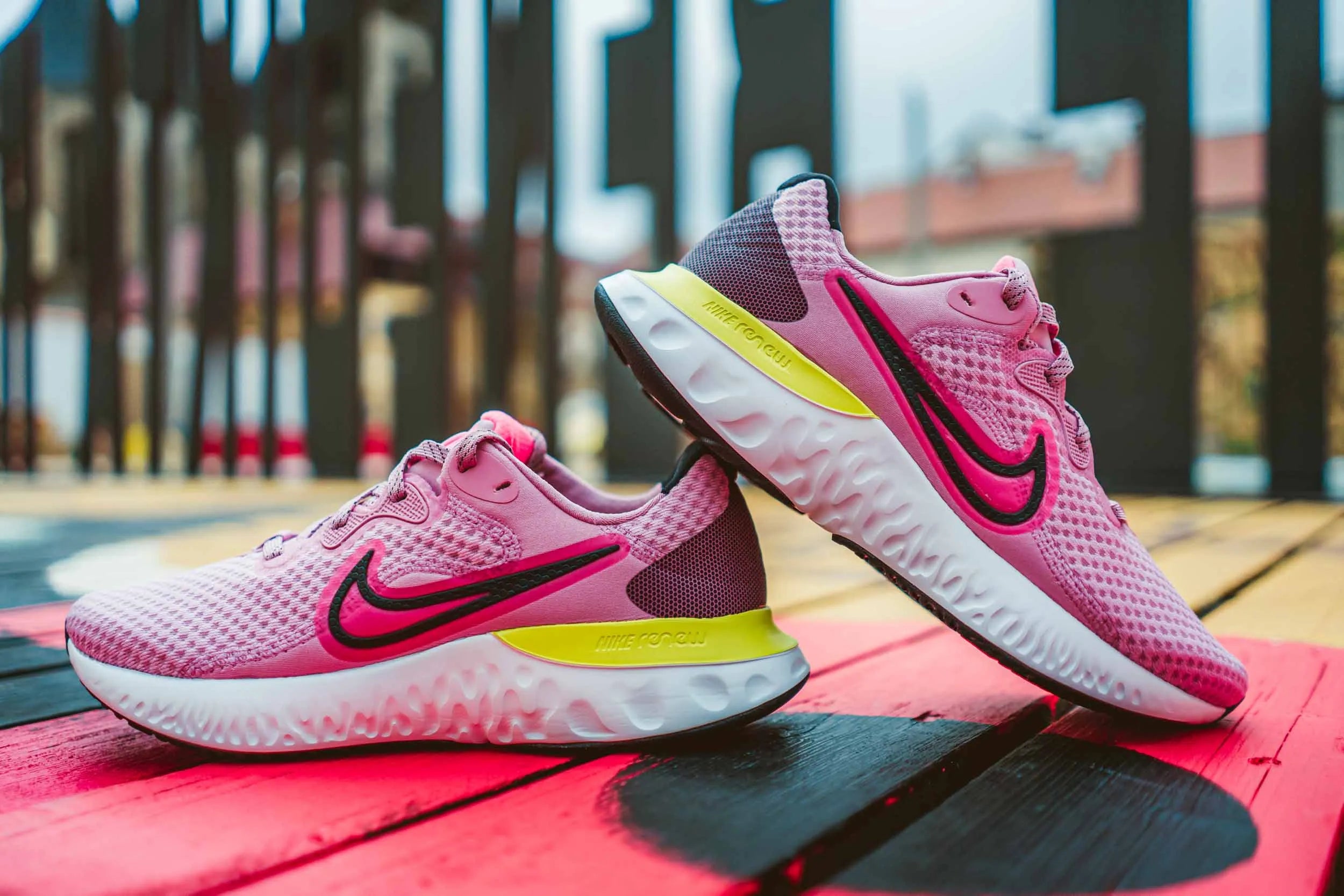 Nike dames vernieuwen running 2 roze-zwart-cyberroze 36