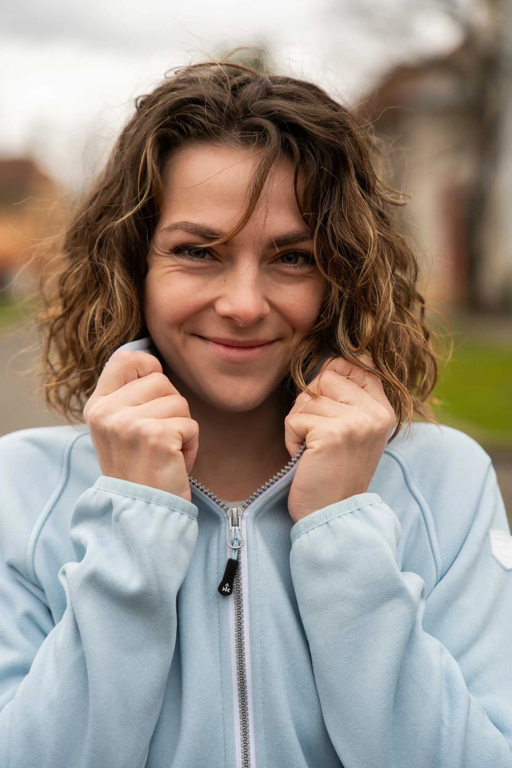 Geansaí na mban kjelvik milou gorm 40