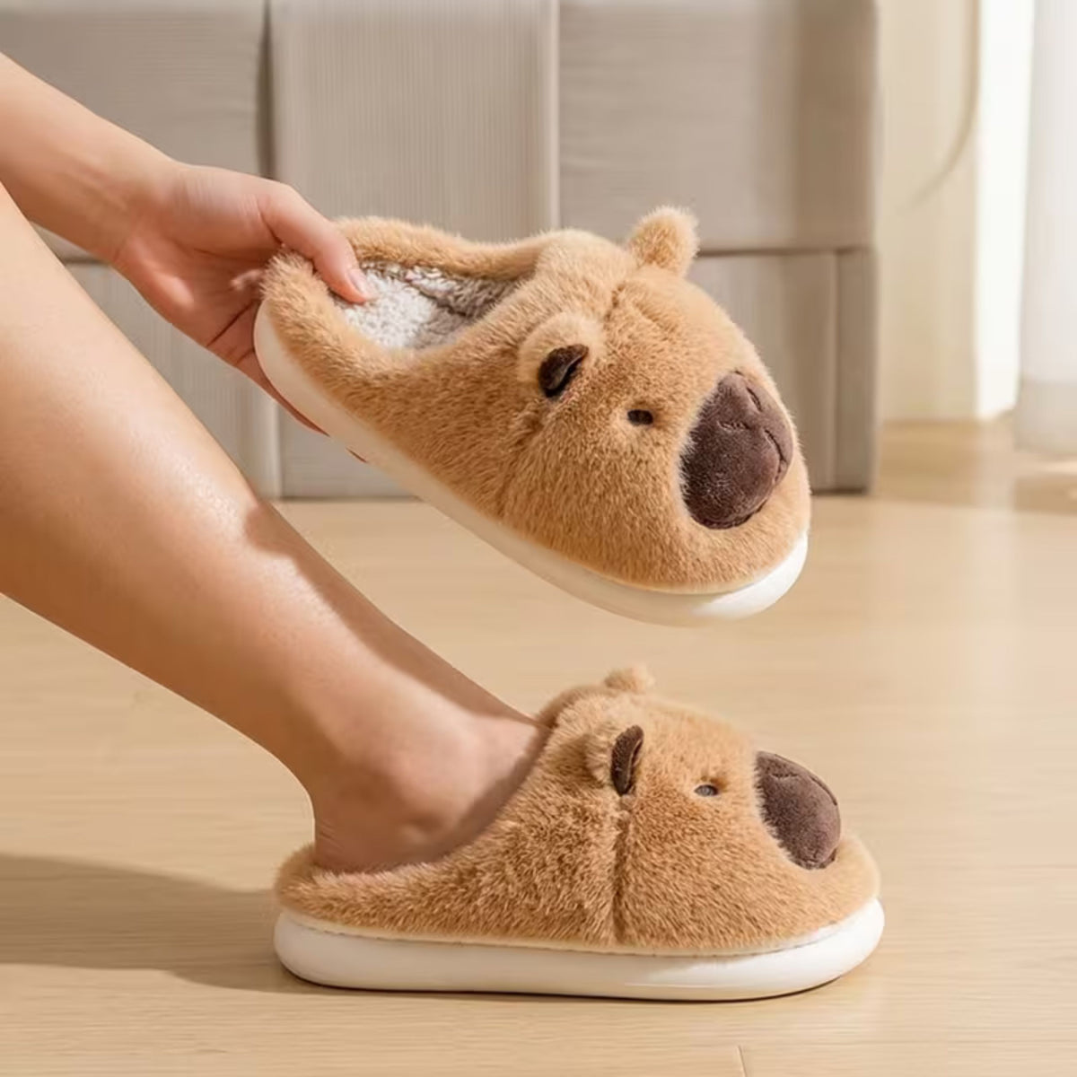 Bróigíní Plush Capybara Le cluasa Méid beige bog te 32-33