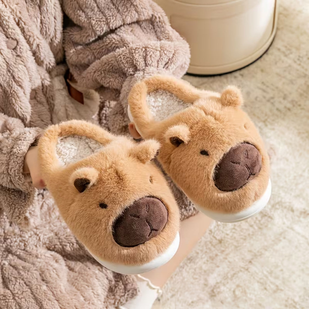 Bróigíní Plush Capybara Le cluasa Méid beige bog te 32-33