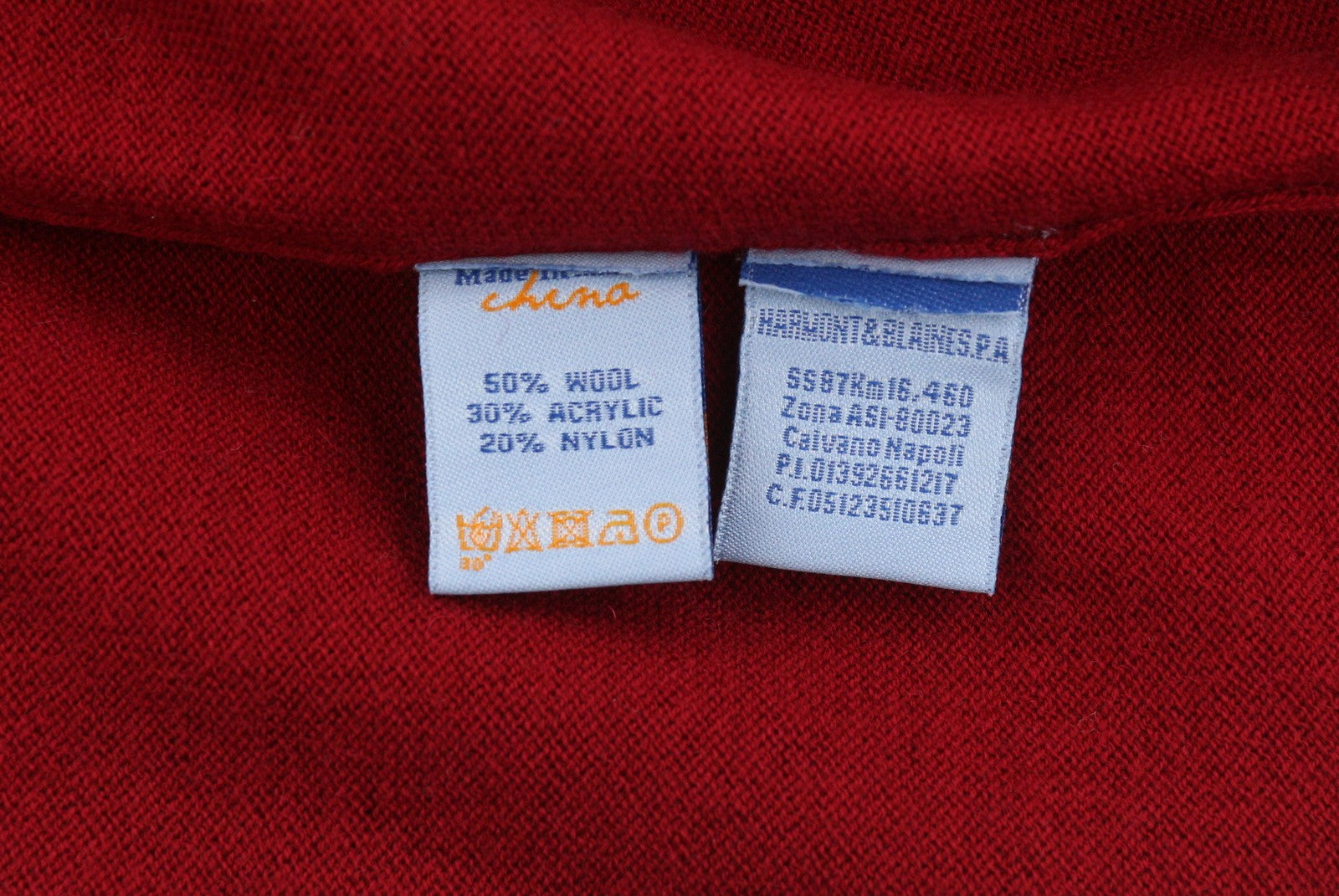 Roter Strickpullover