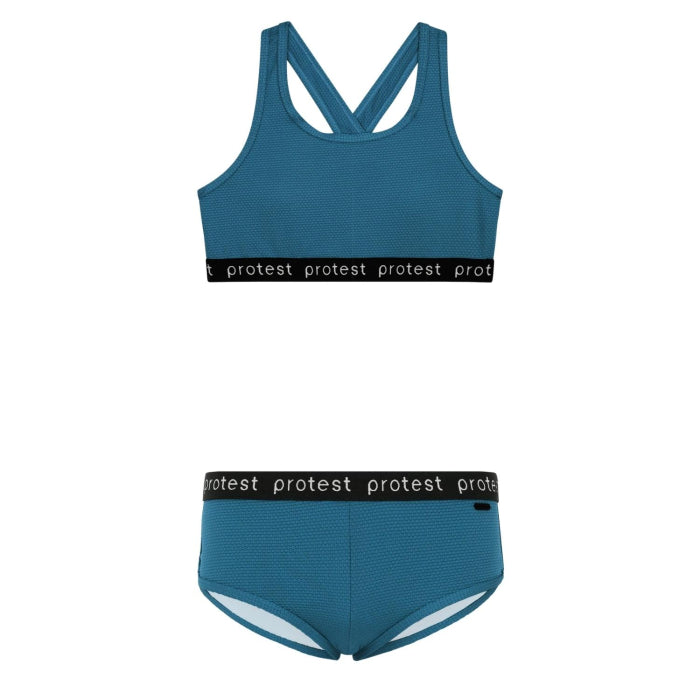 Fete în Bikini de protest