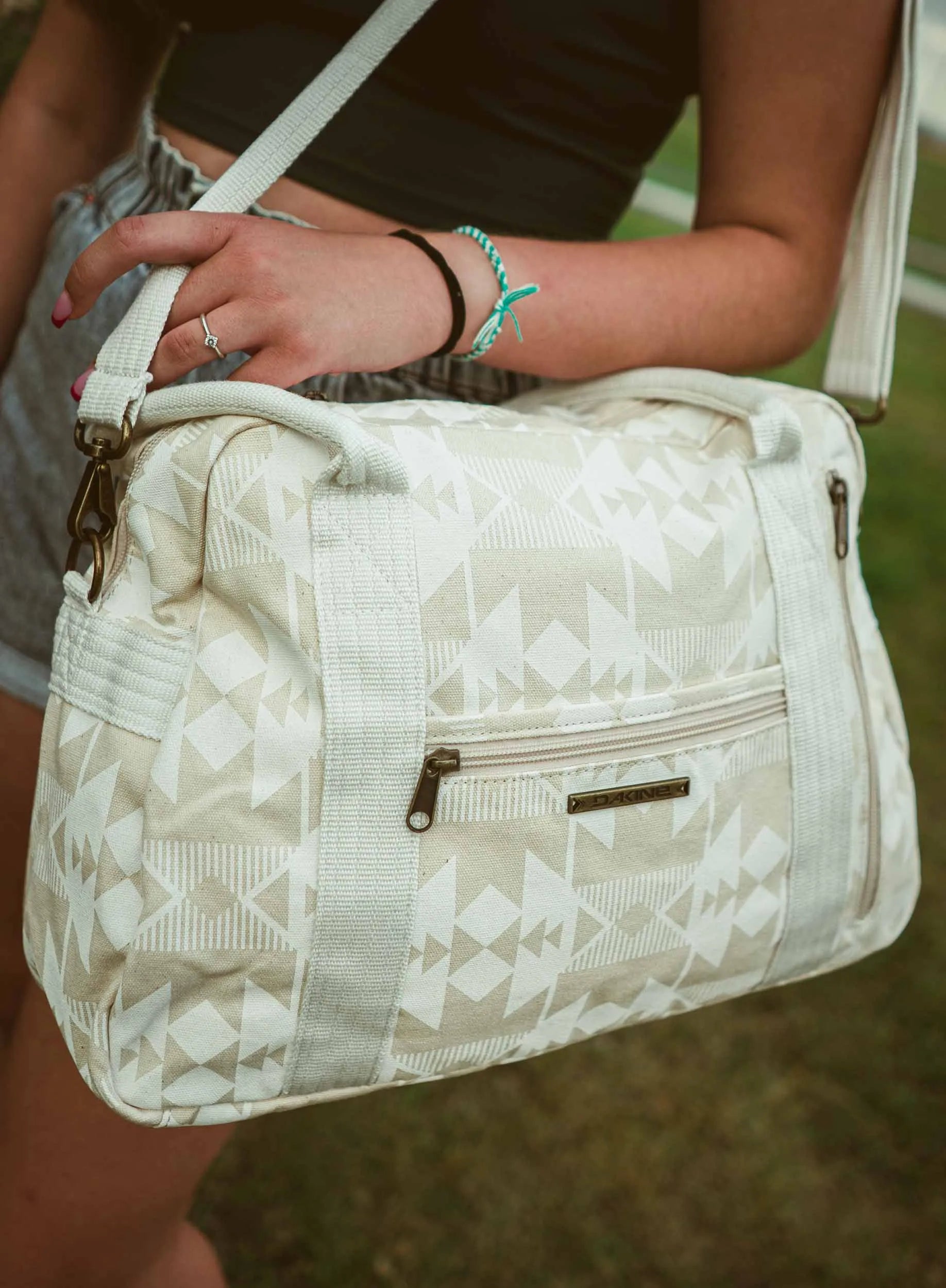 Dakine Amber Fireside 2 Canvas 20l handtas wit