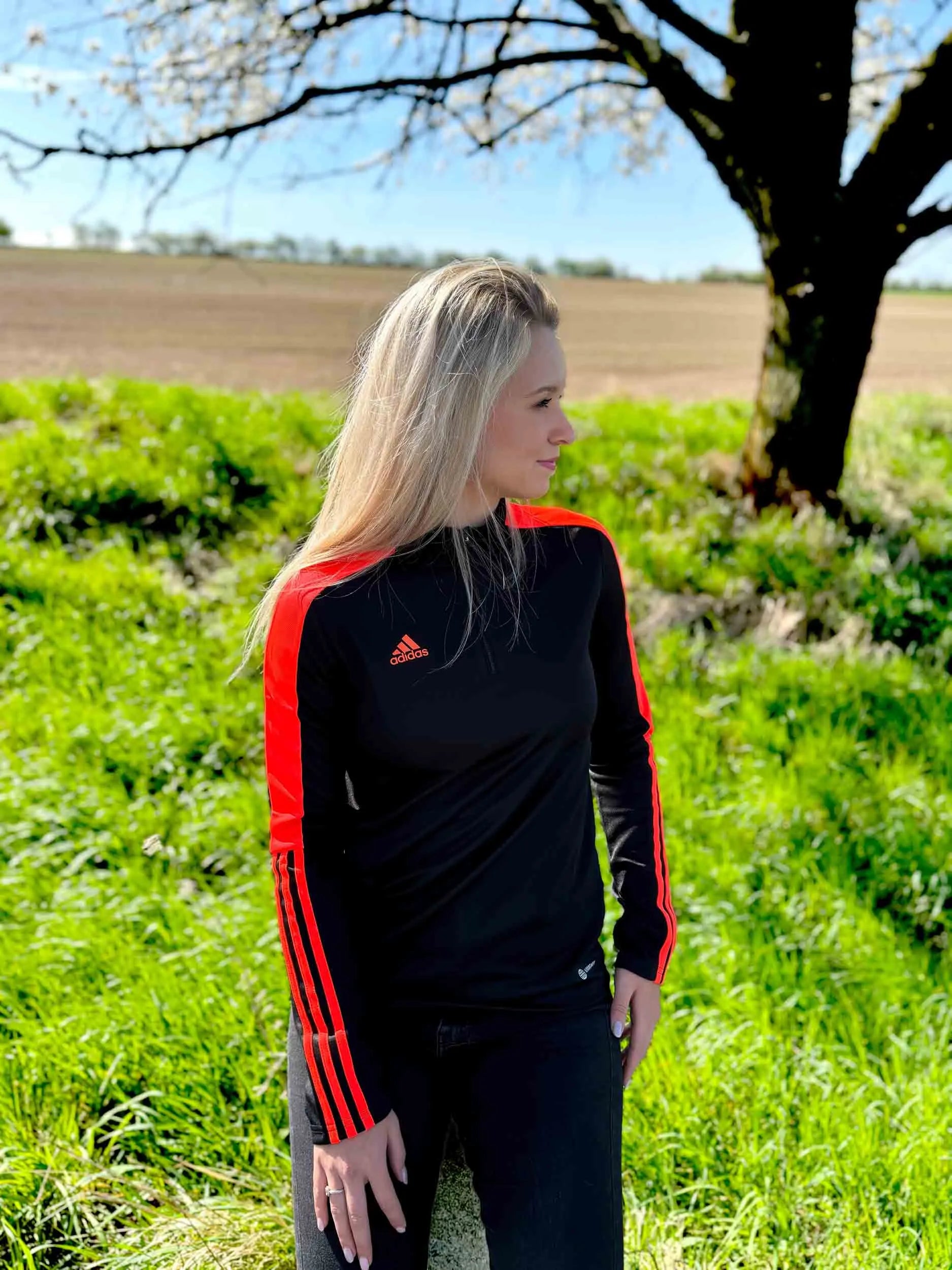 Adidas wms tiro ls geansaí dubh-app gréine dearg dubh 2xl