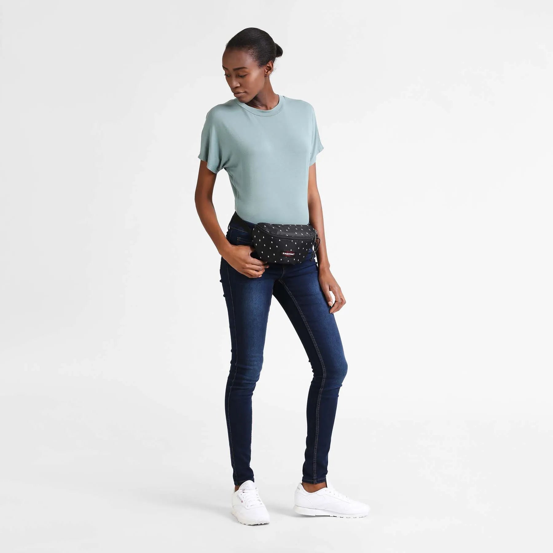 Eastpak black arrow pasová taška černá