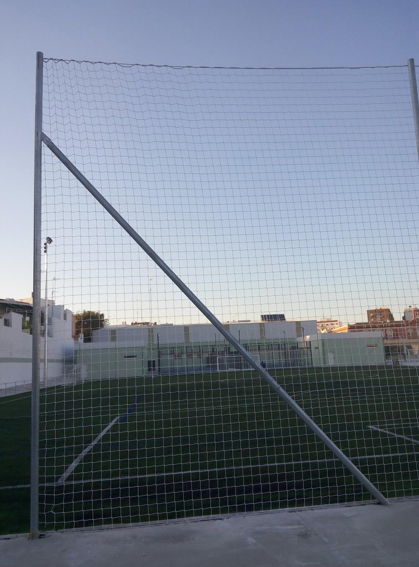 Ocynkowany metalowy słupek wzmacniający do sieci ochronnej bez łodzi, wielokolorowy