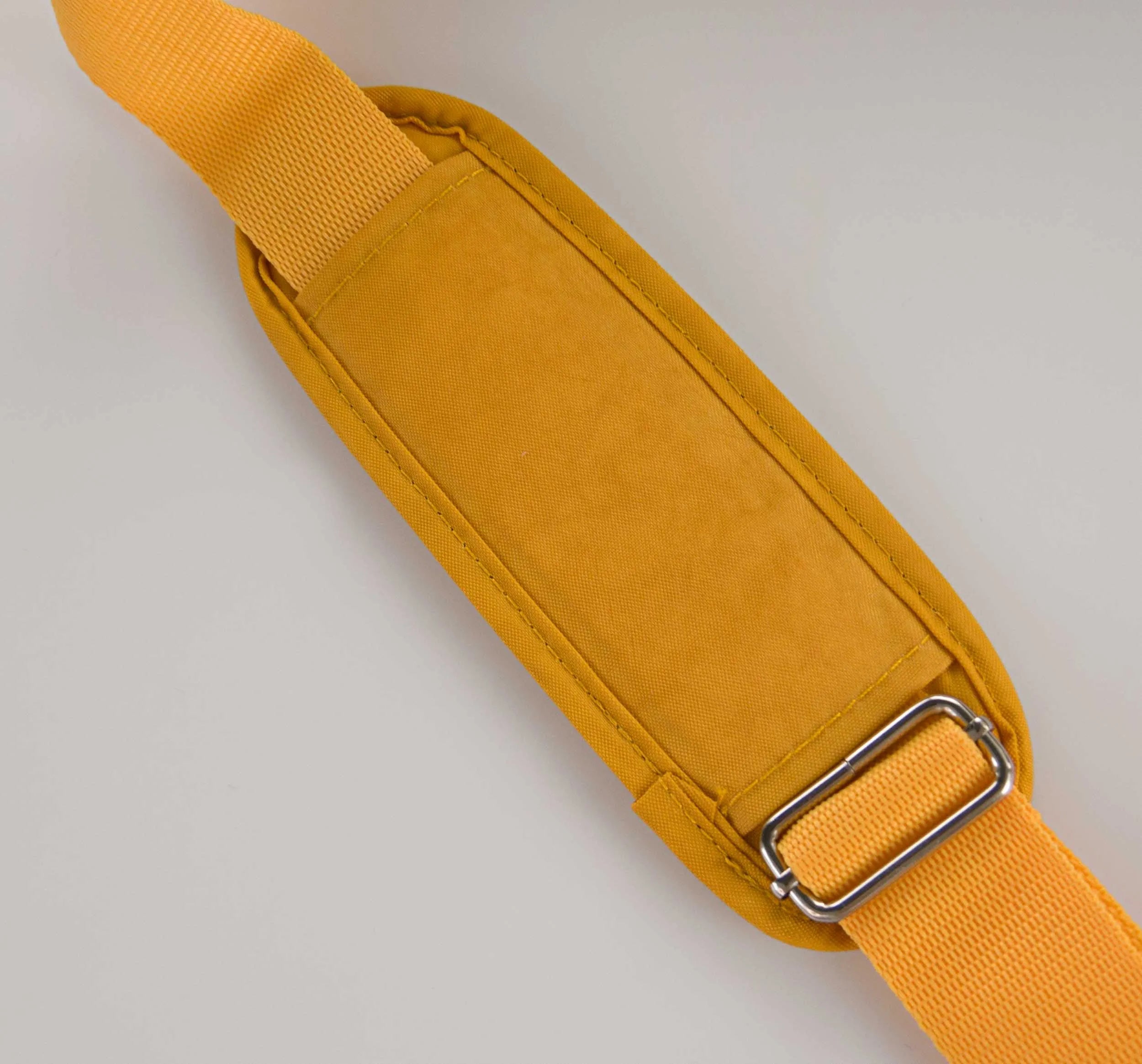 Nya rebeller crincle liten flapover axelväska förekommer gul