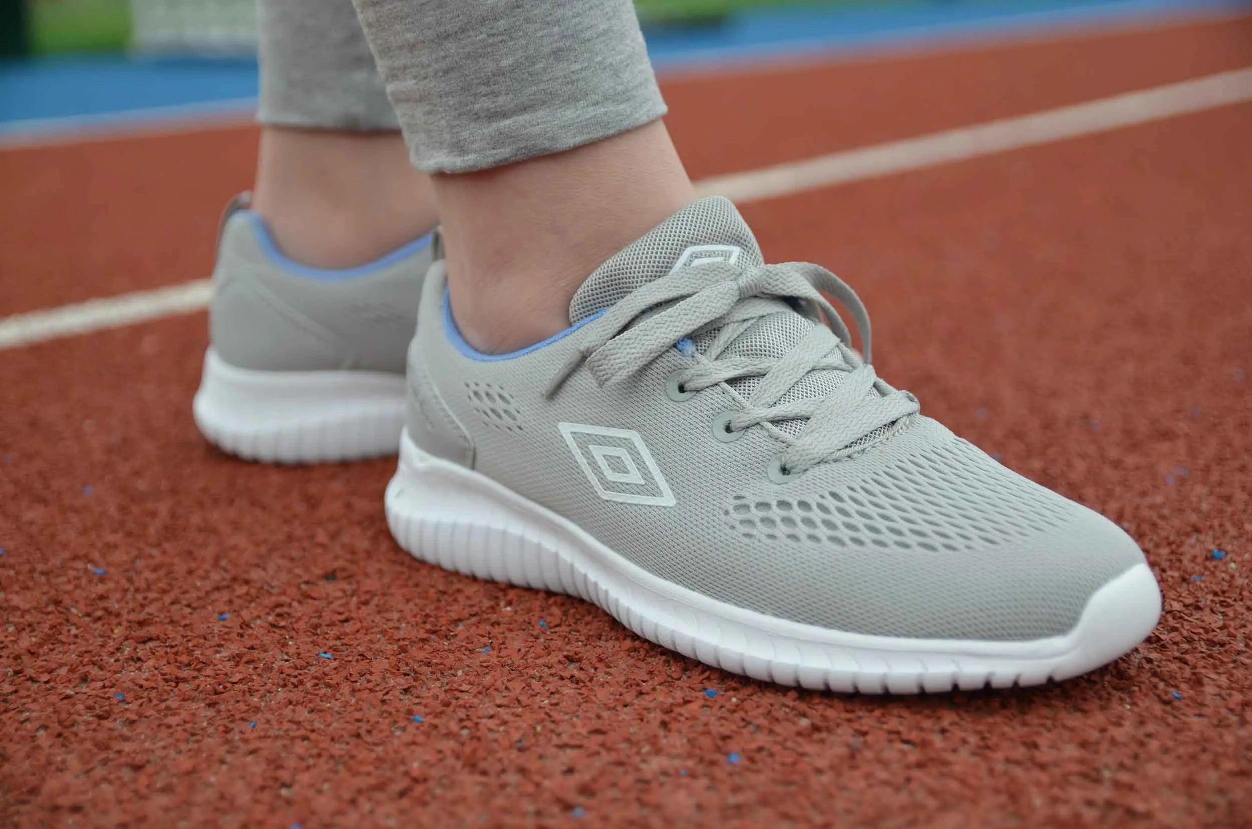 Női alkalmi cipő Umbro Chass szürke