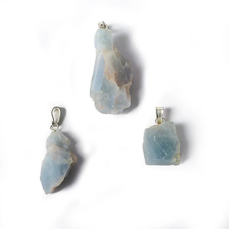 Blauwe calciet hanger met ruwe edelsteen --verpakking van 3 stuks - ±2,5 cm