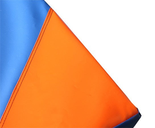 Forstærket hoppemåtte med hjørneforstærkning og flerfarvede håndtag