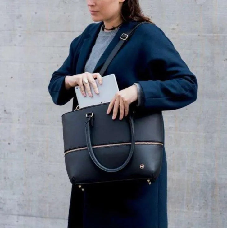 Dámská kabelka wenger eva 13 černo-modrá černá