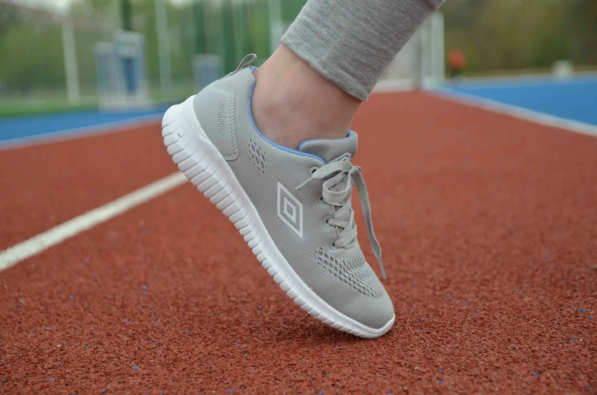 Női alkalmi cipő Umbro Chass szürke