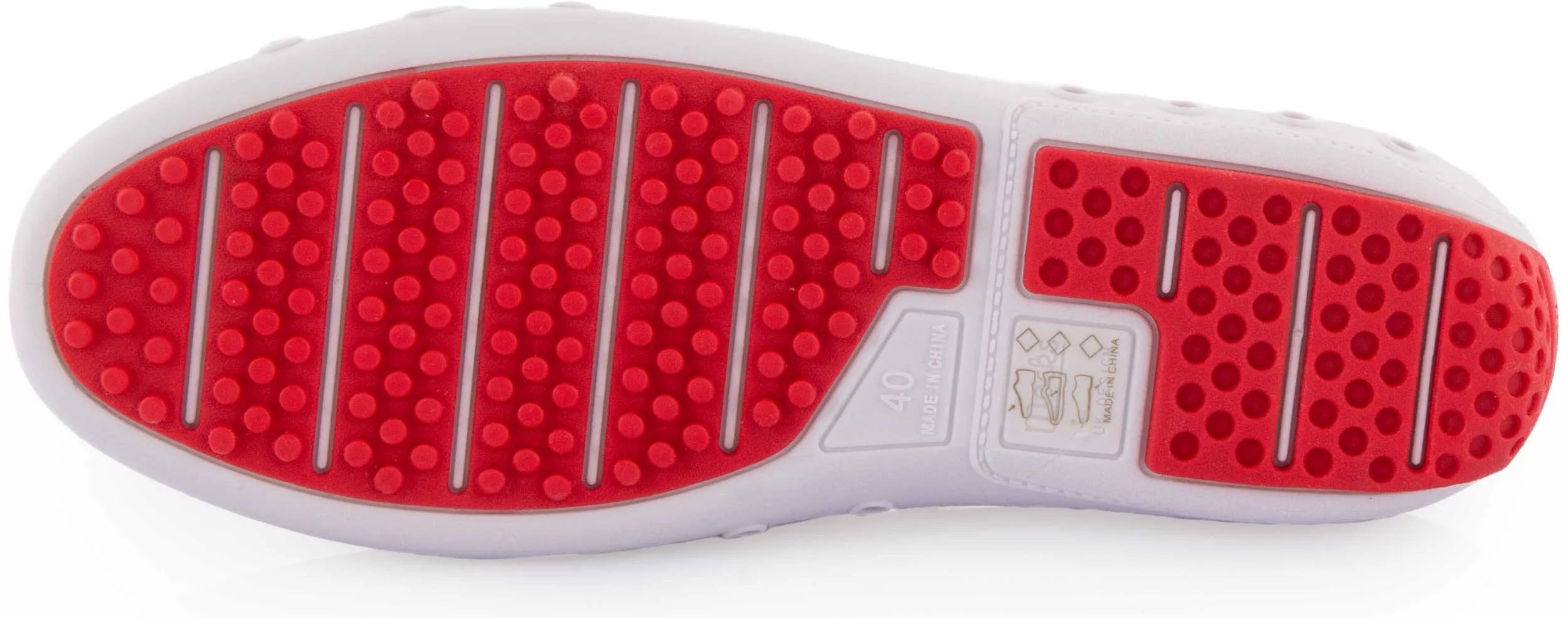 Letnie buty unisex drwią z bieli