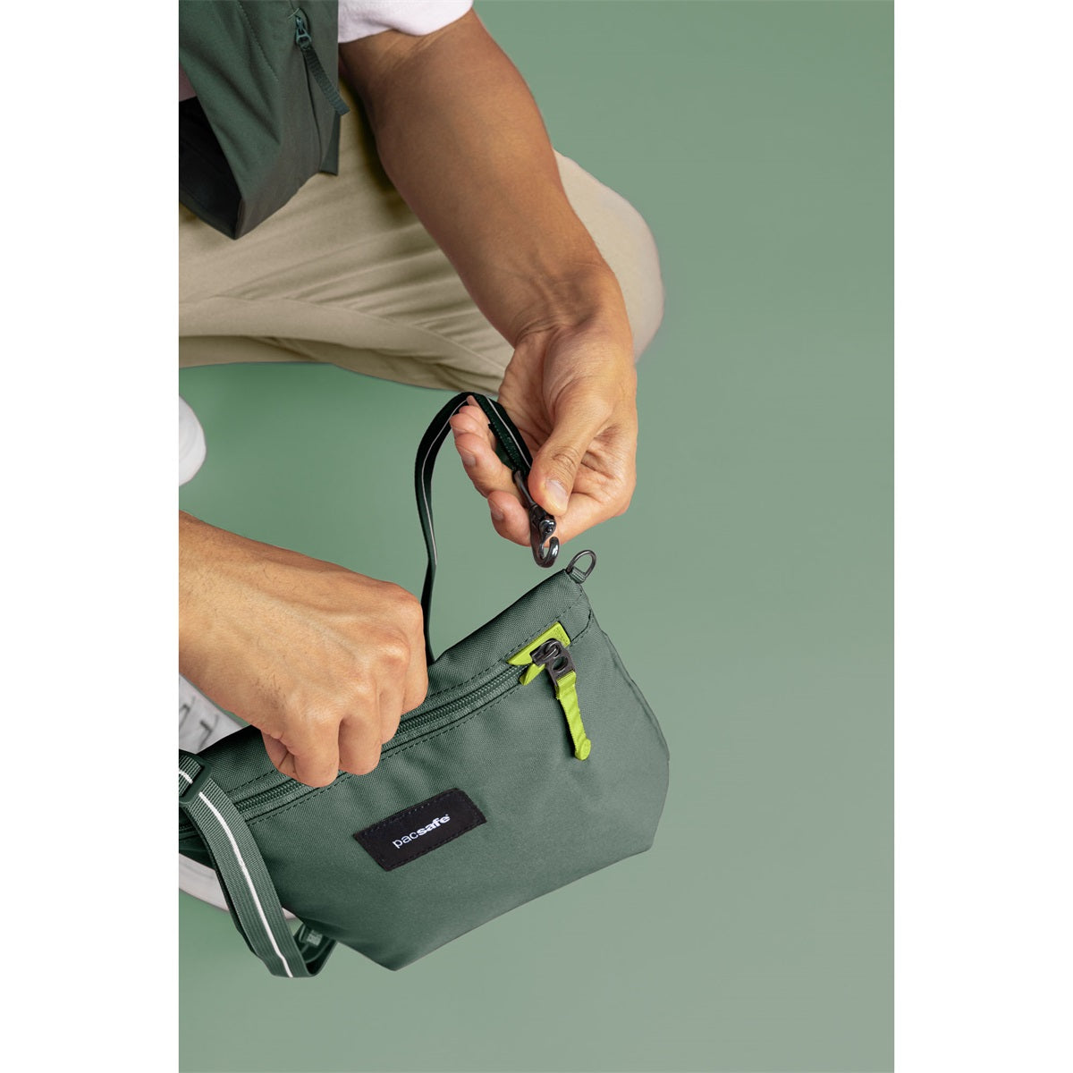 Pacsafe Go Crossbody Pouch Spruce Green