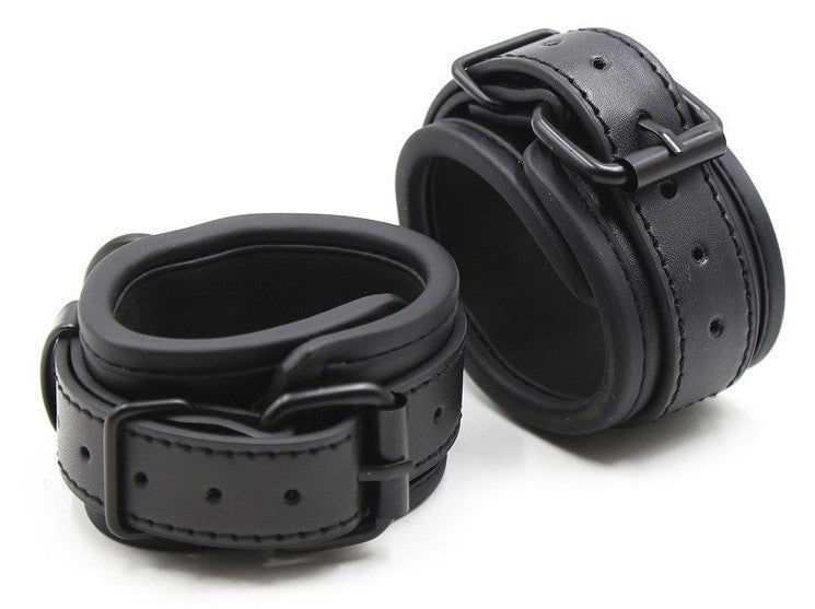 Black Hemming – Elegant Black Cuffs In Premium Quality