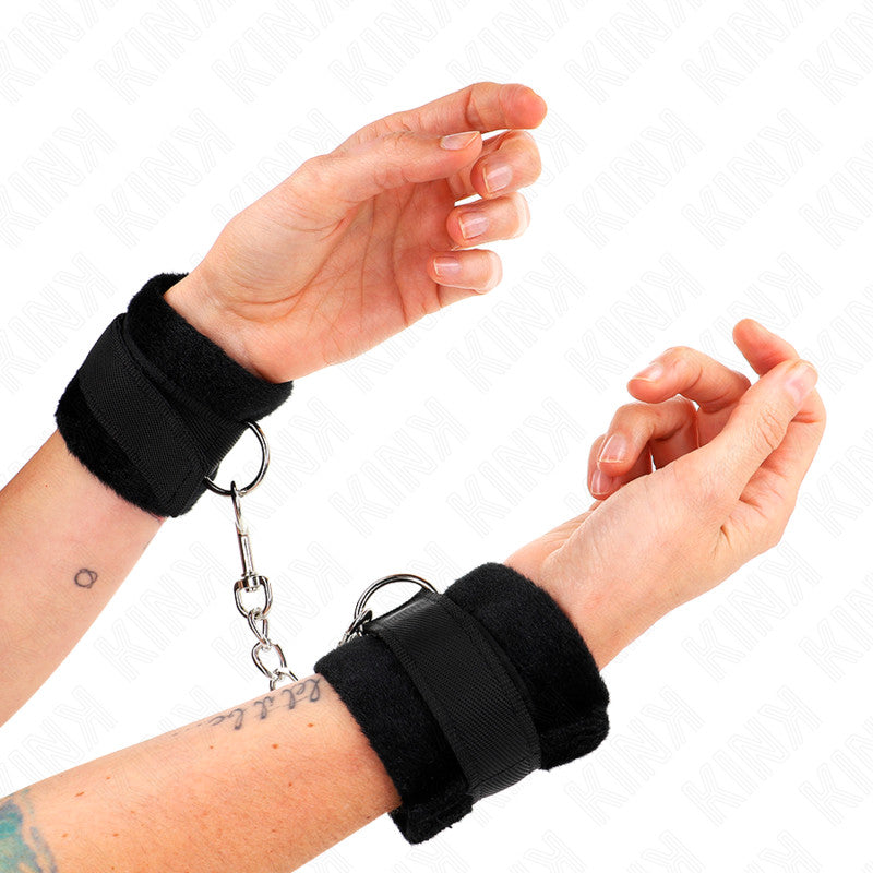 Kink – Stylish Black Fur Curtain Clips For Beginners