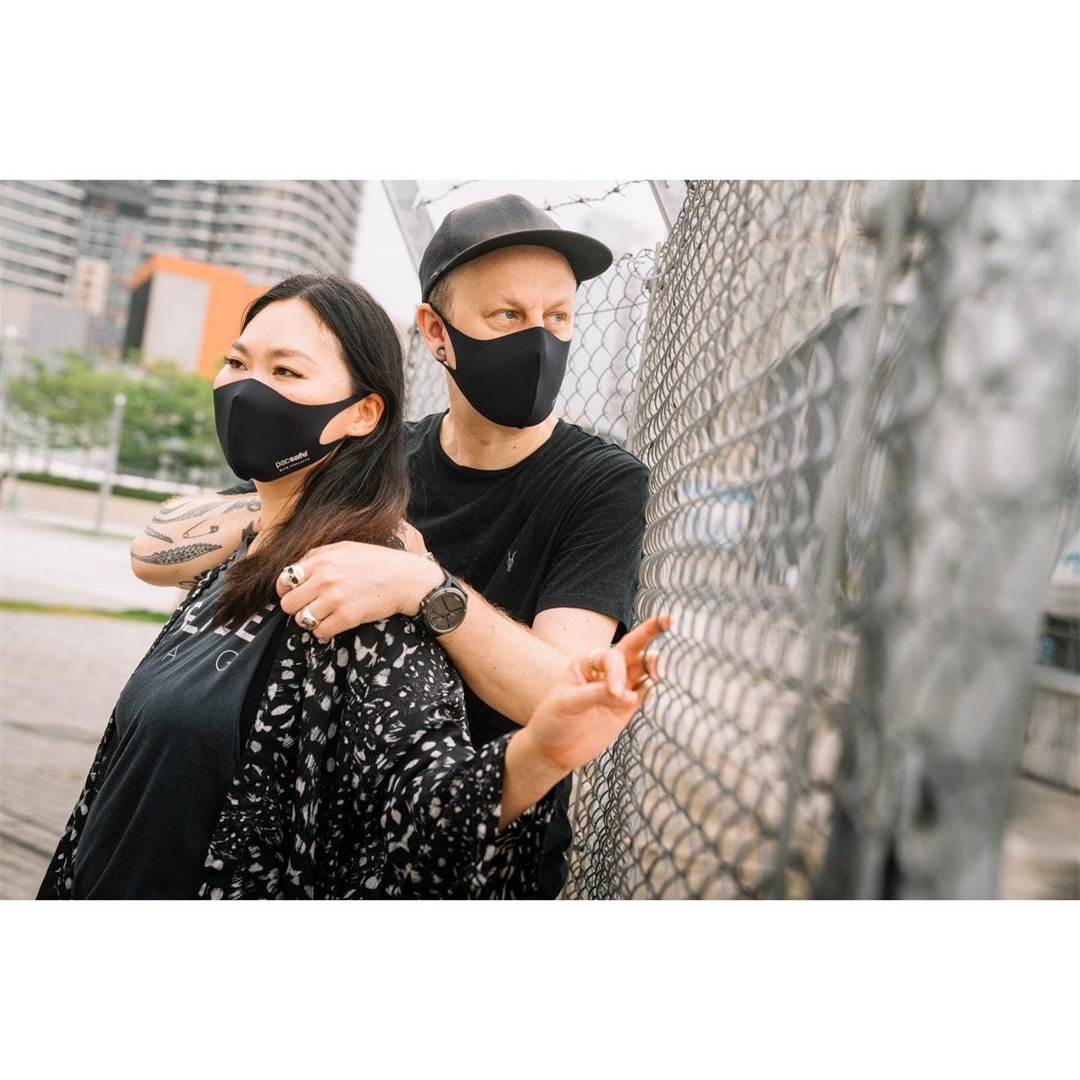Pacsafe Viraloff Face Mask M Black