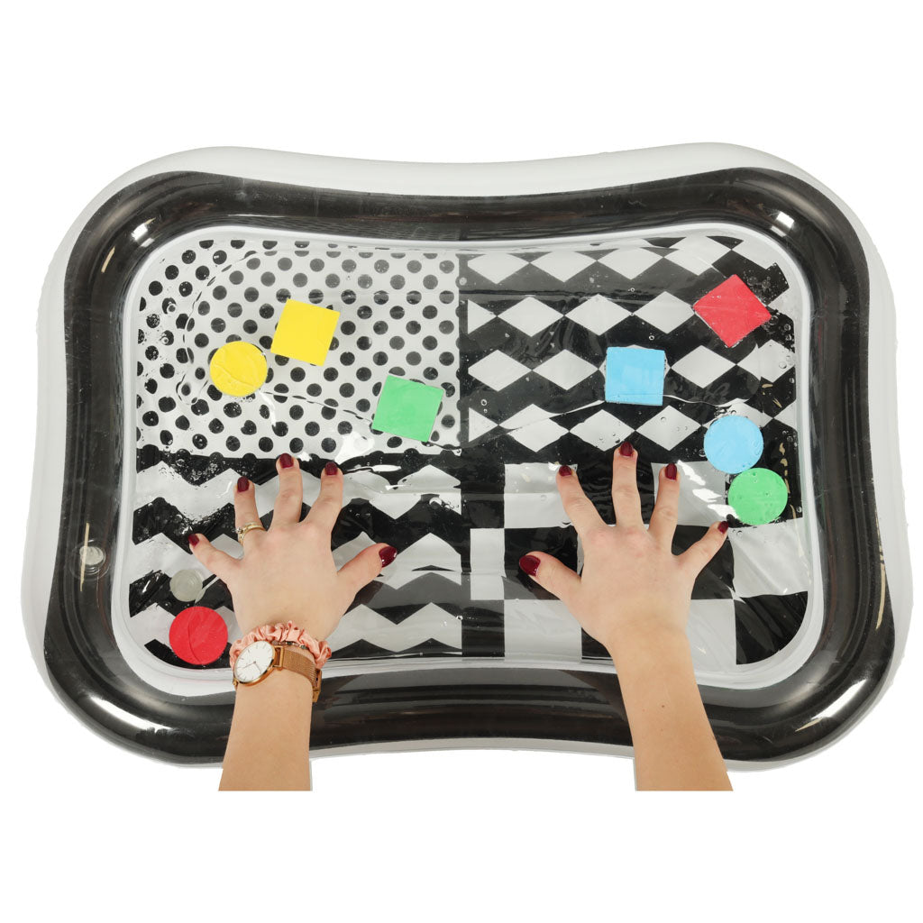 Vodní nafukovací podložka s kontrastním černobílým vzorem 65 cm x 50 cm