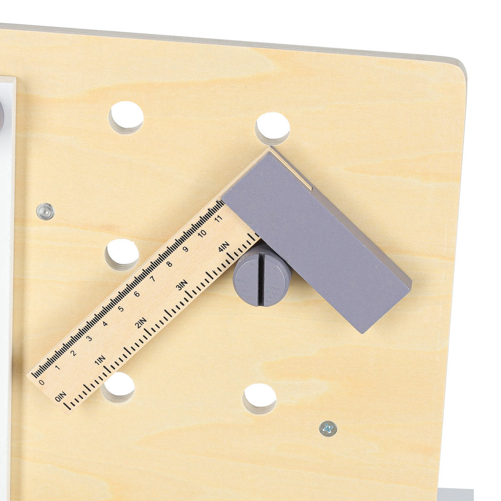 Работилница с дървени инструменти върху маса Направи си комплект