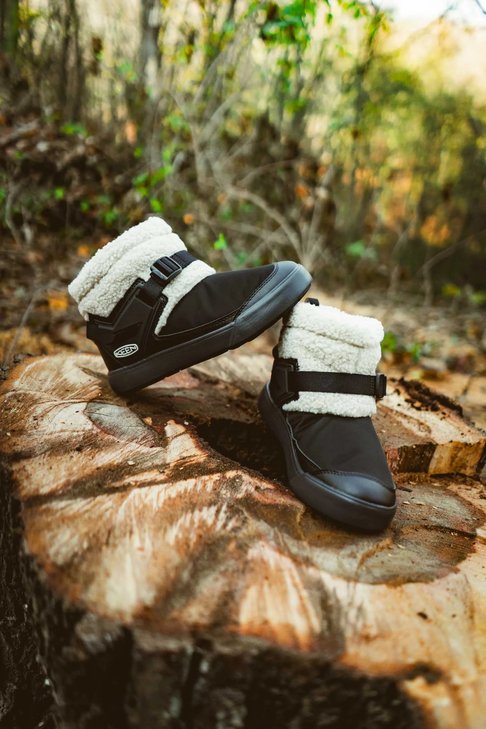 Vinterkängor för damer keen wmns hoodromeo mini svart/björksvart/beige 37