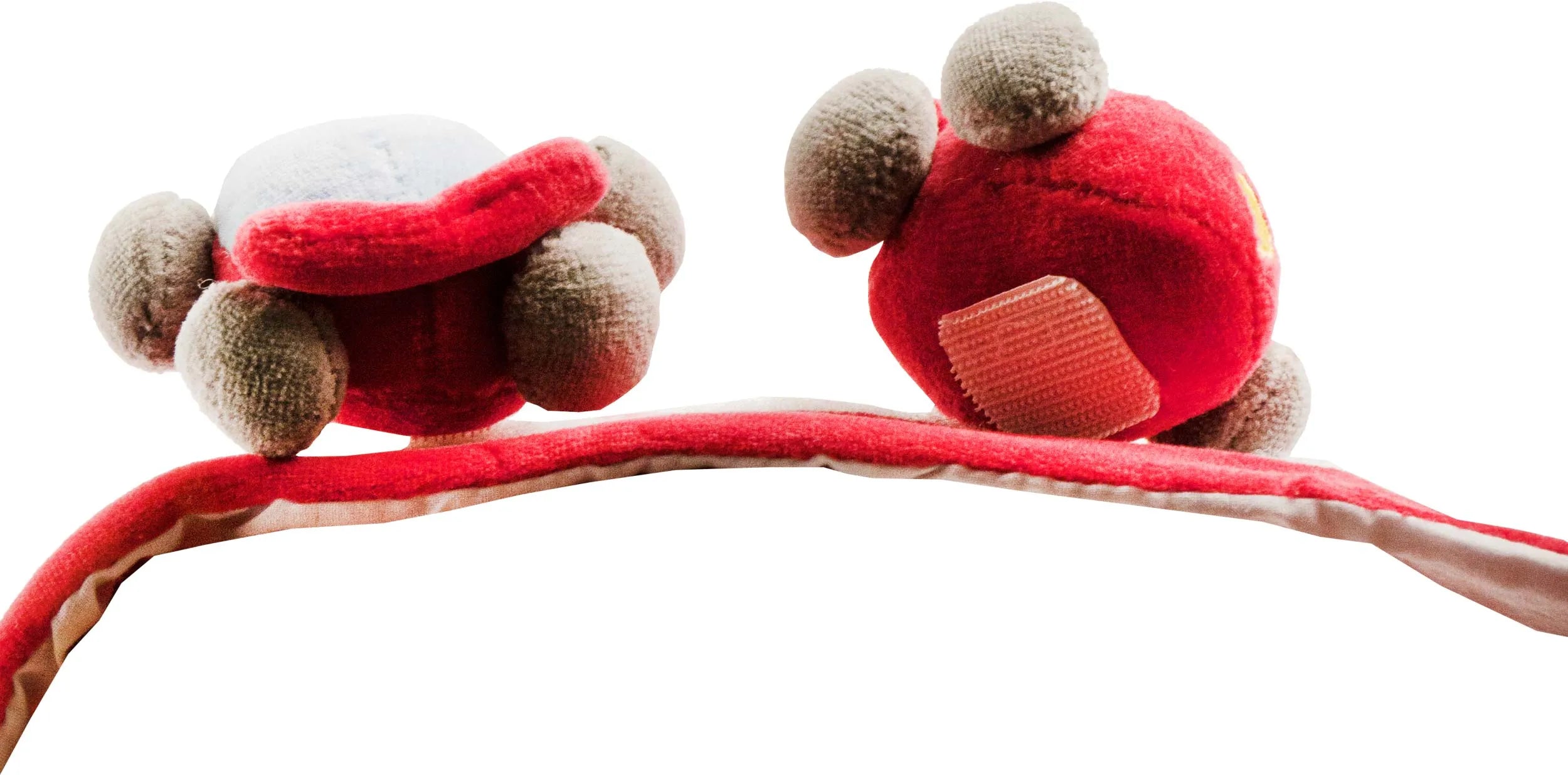 Pluszowy miernik Ferrrari Jr. Wykres wzrostu z 3 modelami samochodów w kolorze czerwonym