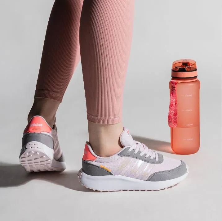 Adidas 70s Sneakers Retro - Stíl agus Compord íocónach