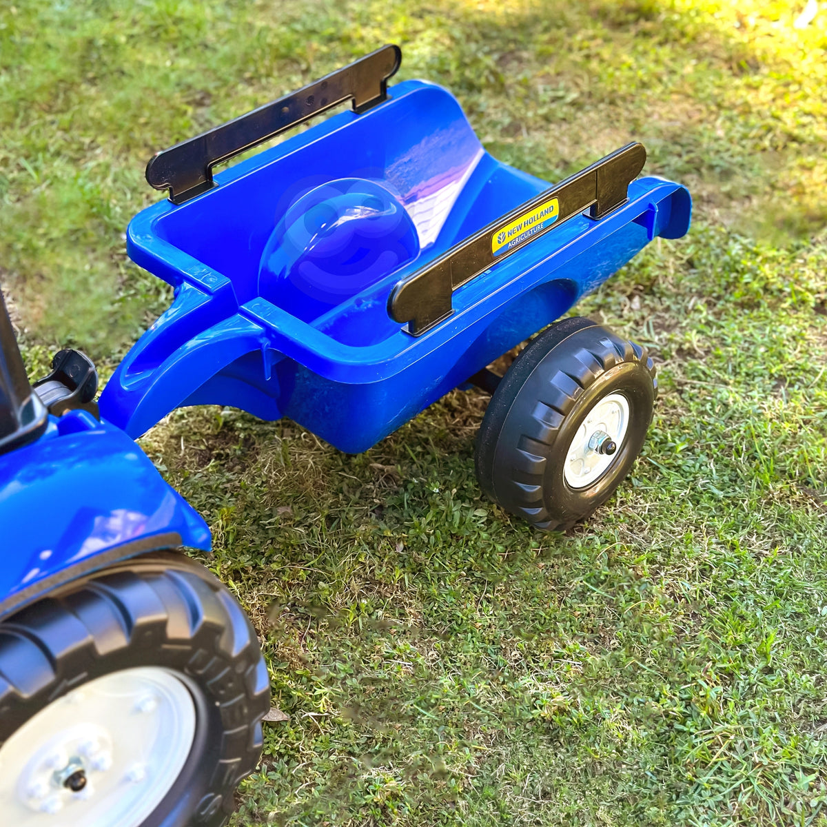 Tractor De Pedales Falk New Holland Con Remolque Y Capó Abatible 2-5 Años