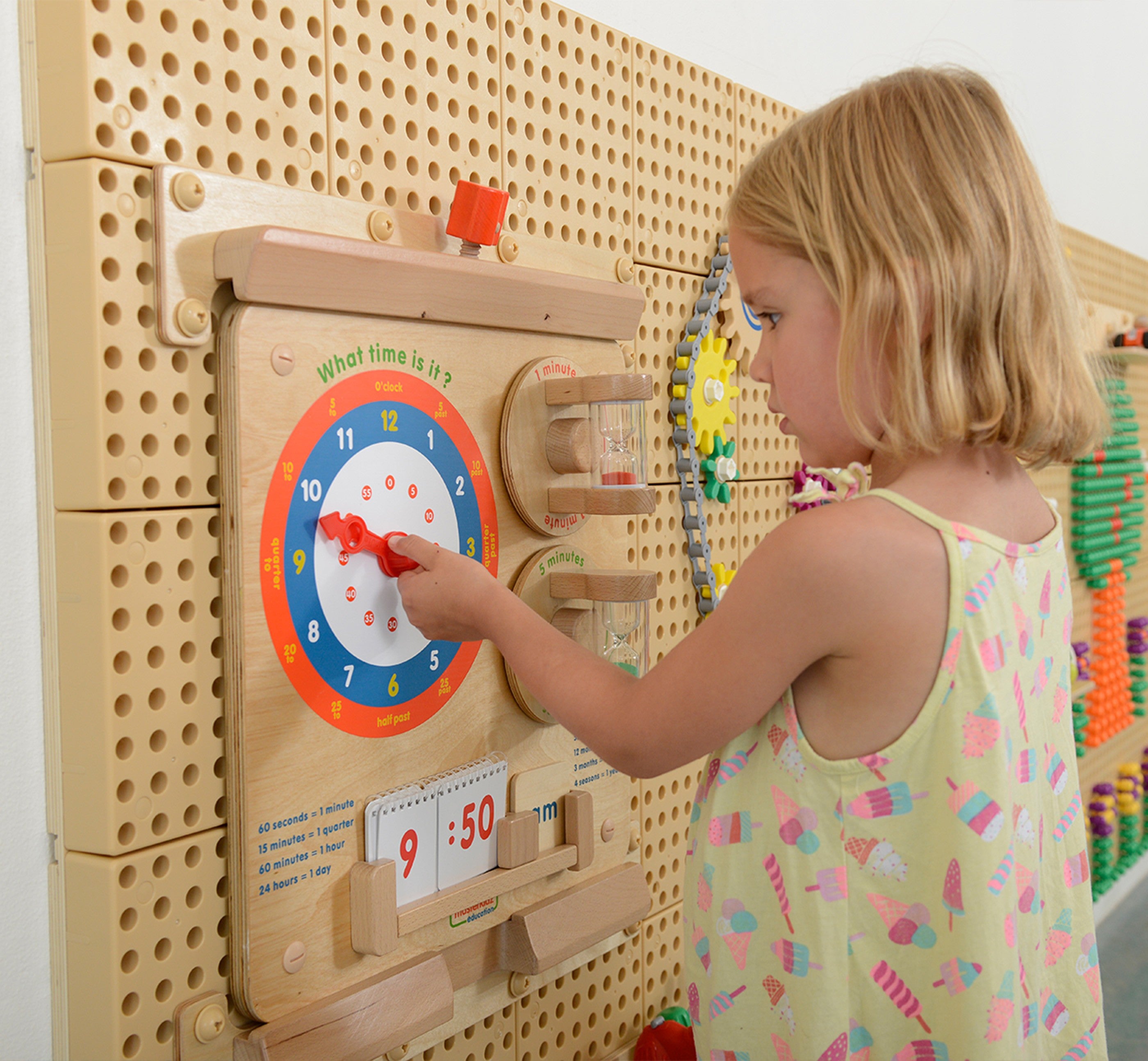 Образователна дъска Masterkidz Learning To Read The Clock Flex Wall