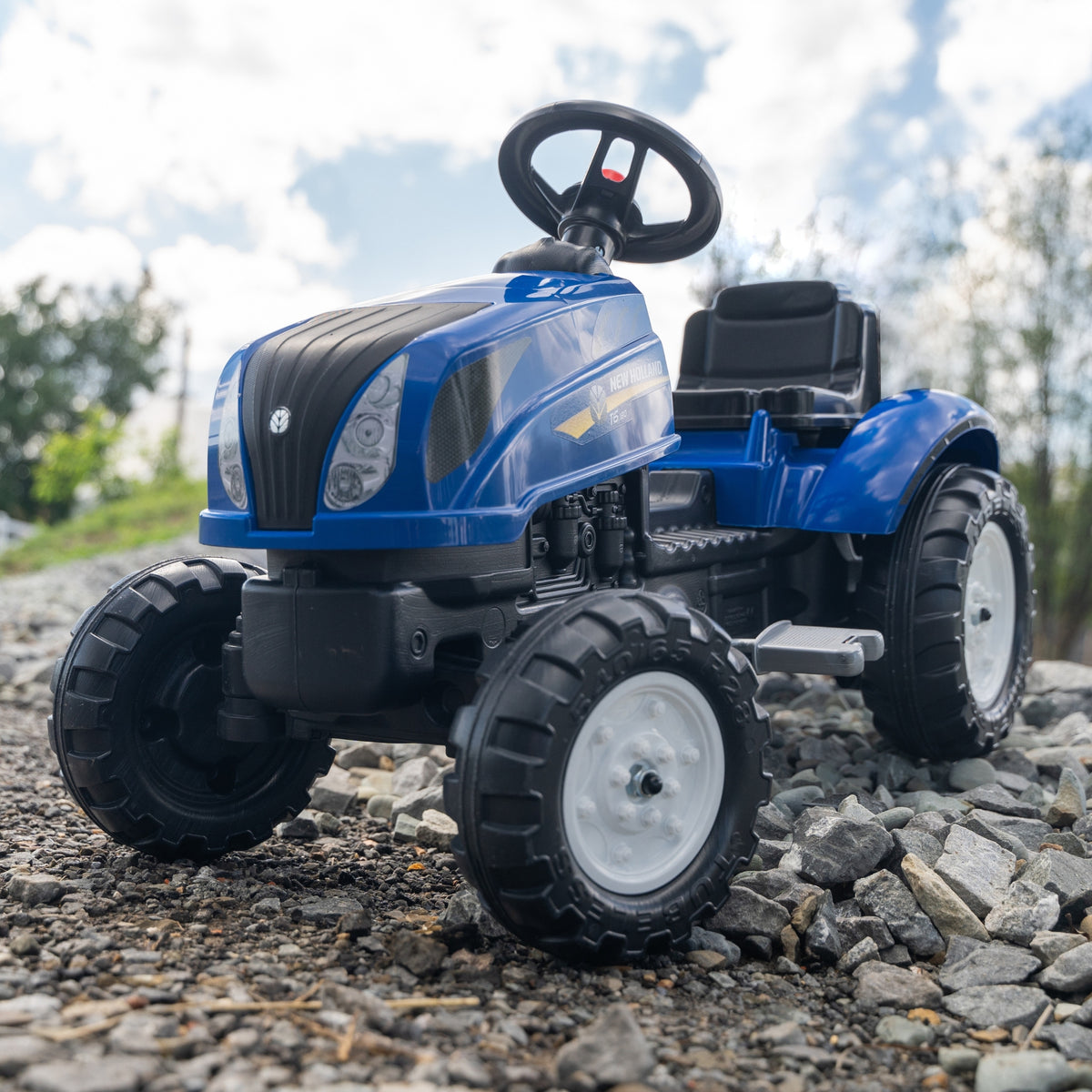 Tractor De Pedales Falk New Holland Con Remolque Y Capó Abatible 2-5 Años