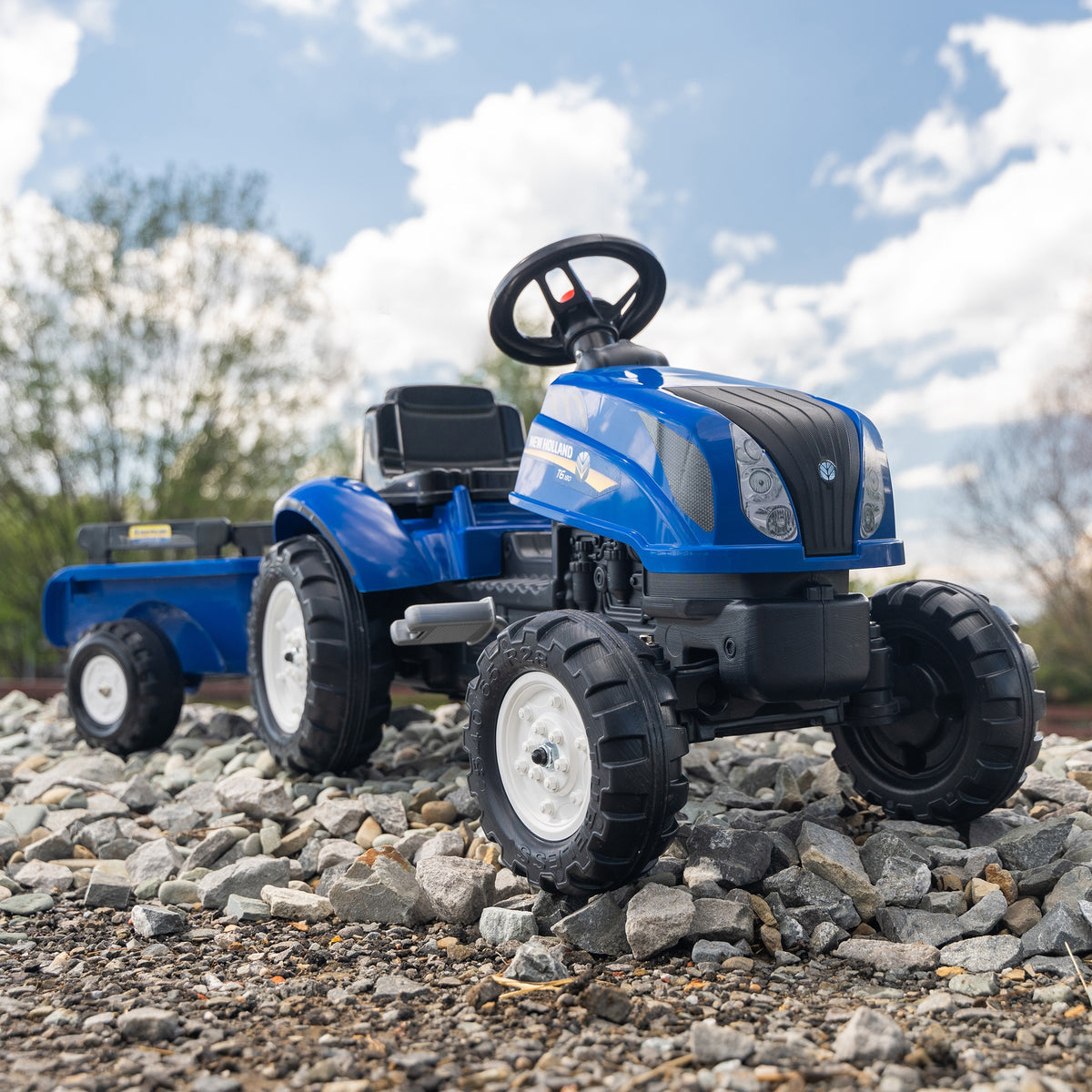 Tractor De Pedales Falk New Holland Con Remolque Y Capó Abatible 2-5 Años
