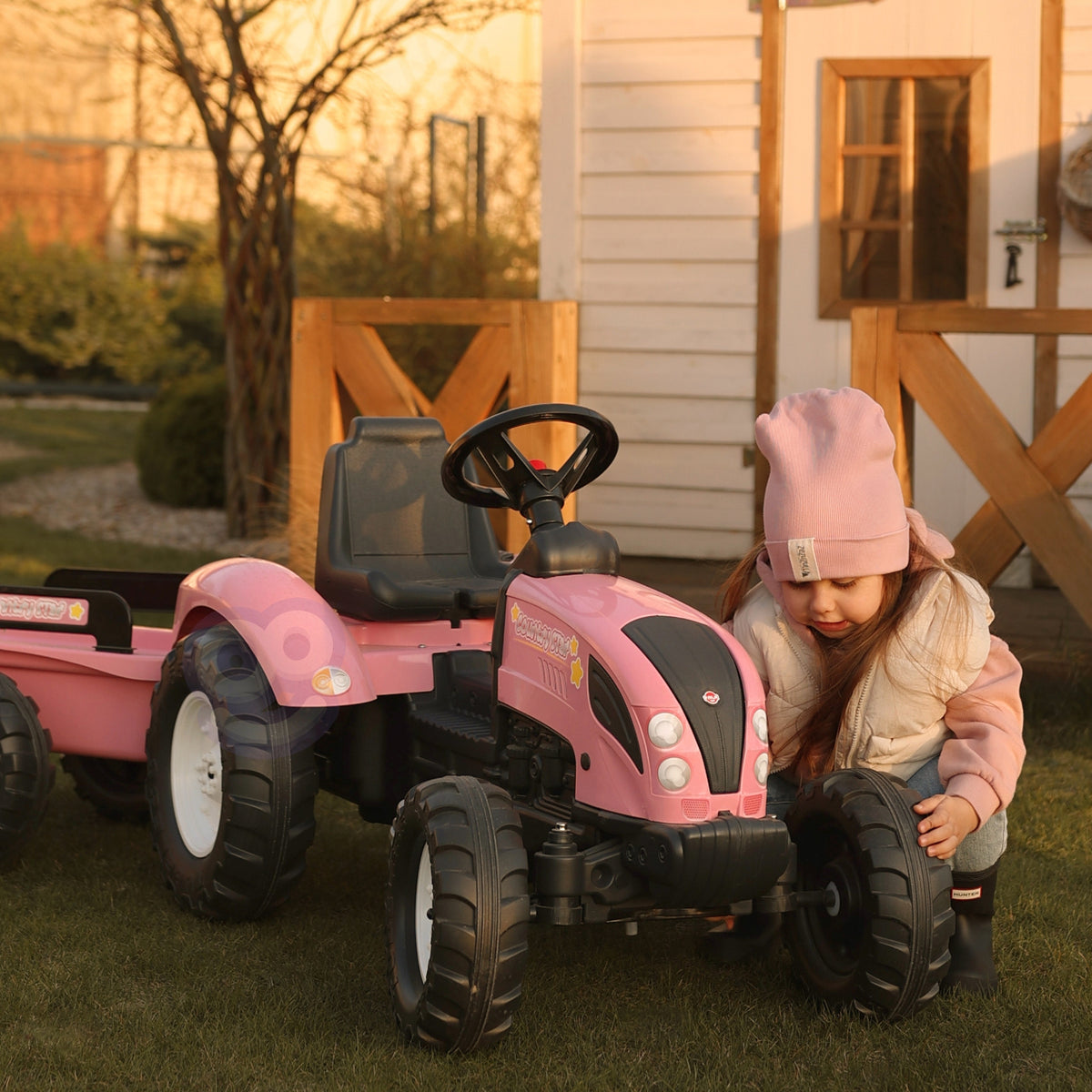 Falk Country Star Pink šlapací traktor + přívěs a klakson 2-5 let.