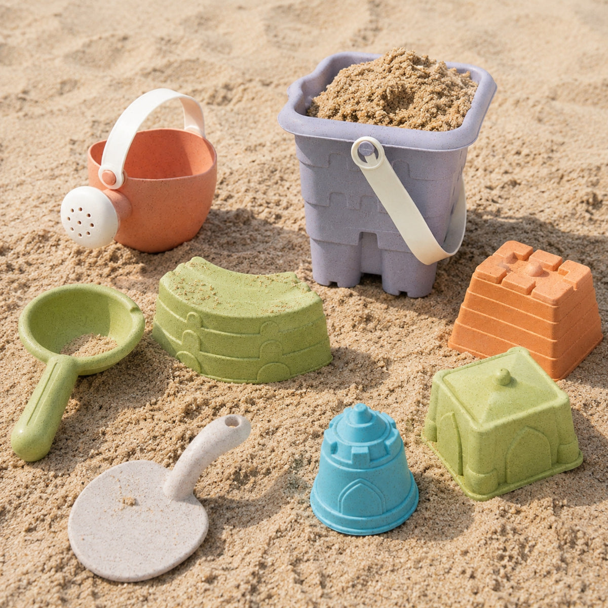 Woopie Green Sand Bucket Tower Set 8 kusov biologicky odbúrateľného organického materiálu