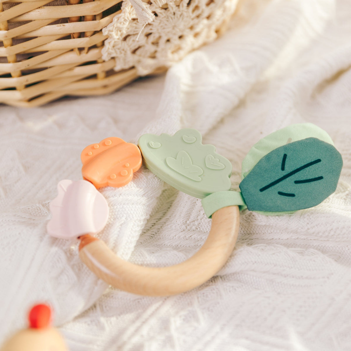 Classic World Wooden Sensor Teether Eco Babáknak 0m+
