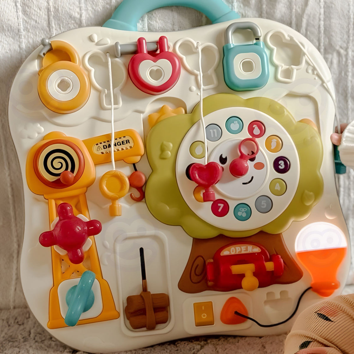 Woopie Montessori Manipulativ Sensory Interactive Board för småbarn