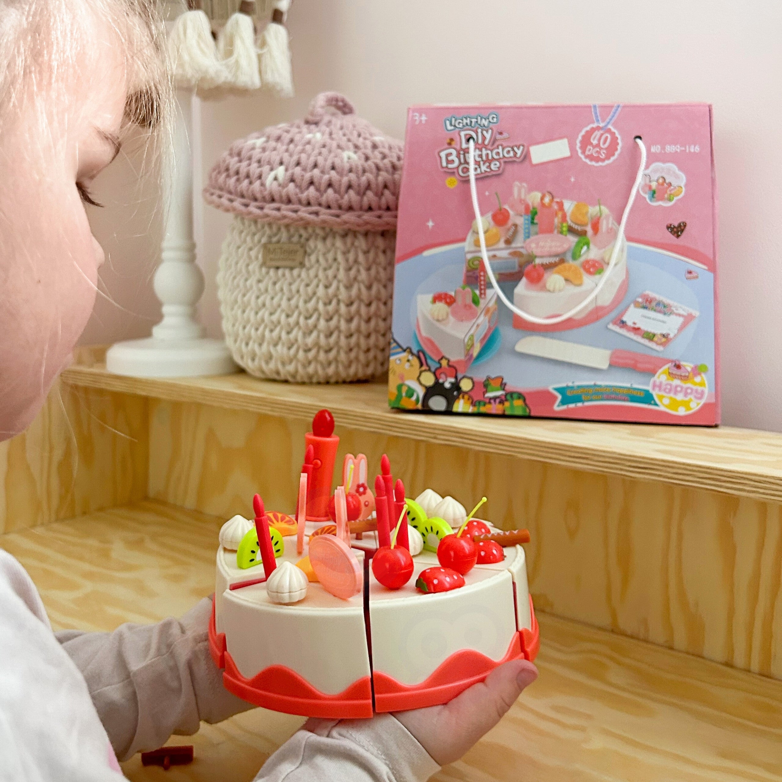 Woopie narodeninová torta na krájanie sviečok ovocie 40 ks.
