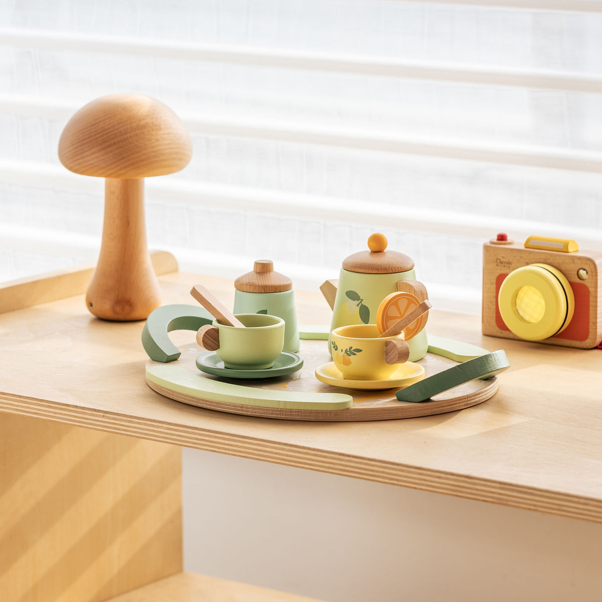 Juego de té de madera Classic World 14 piezas.