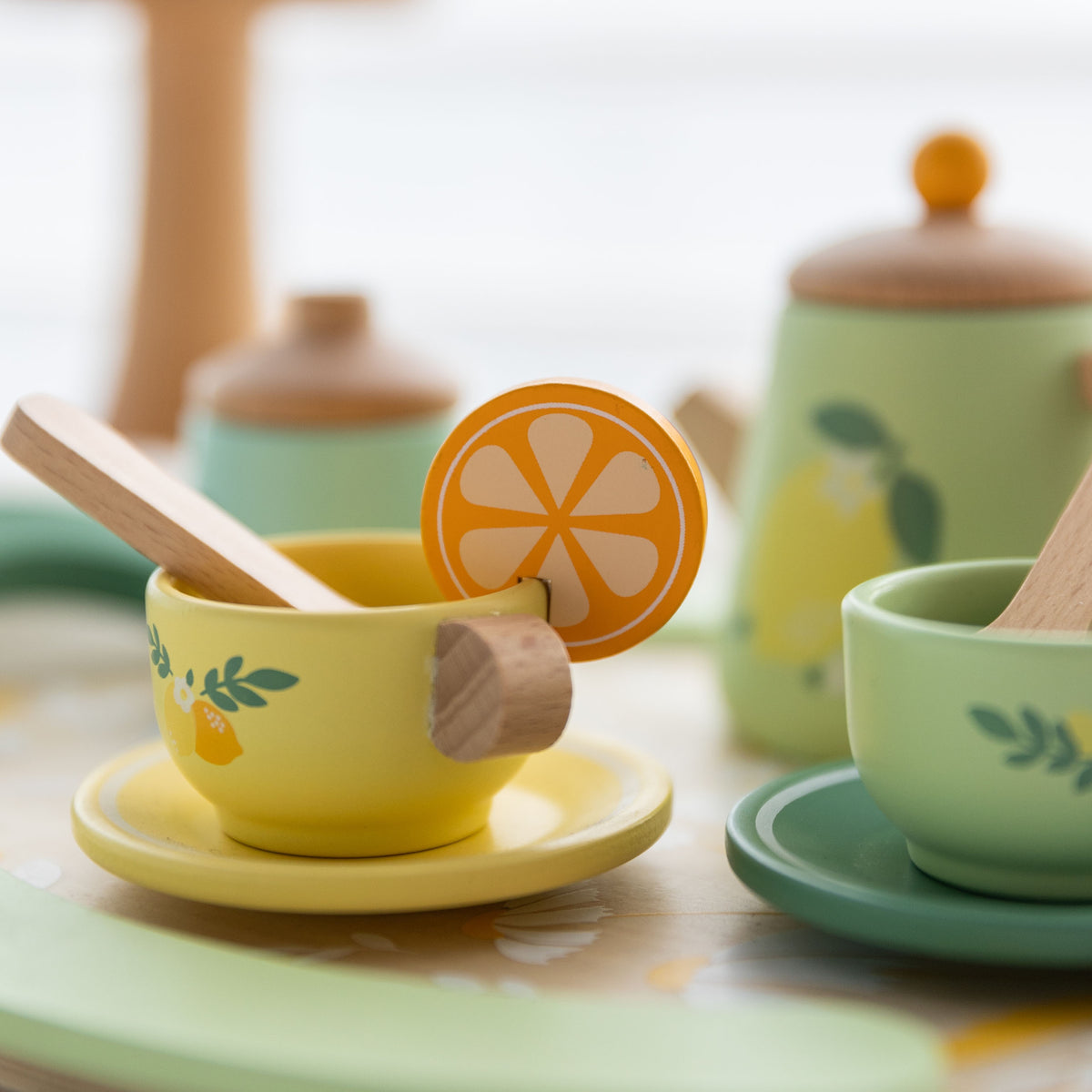 Juego de té de madera Classic World 14 piezas.