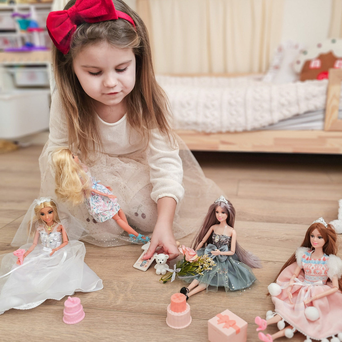 Woopie Royal Emi pop in een elegante tule jurk met strik en boeket