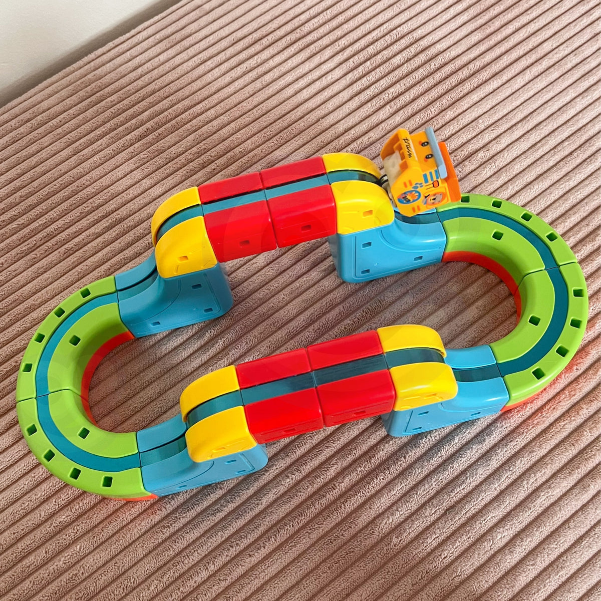 Woopie Magic Cube Train Stavebné bloky Antigravitačná magnetická dráha 18 ks.
