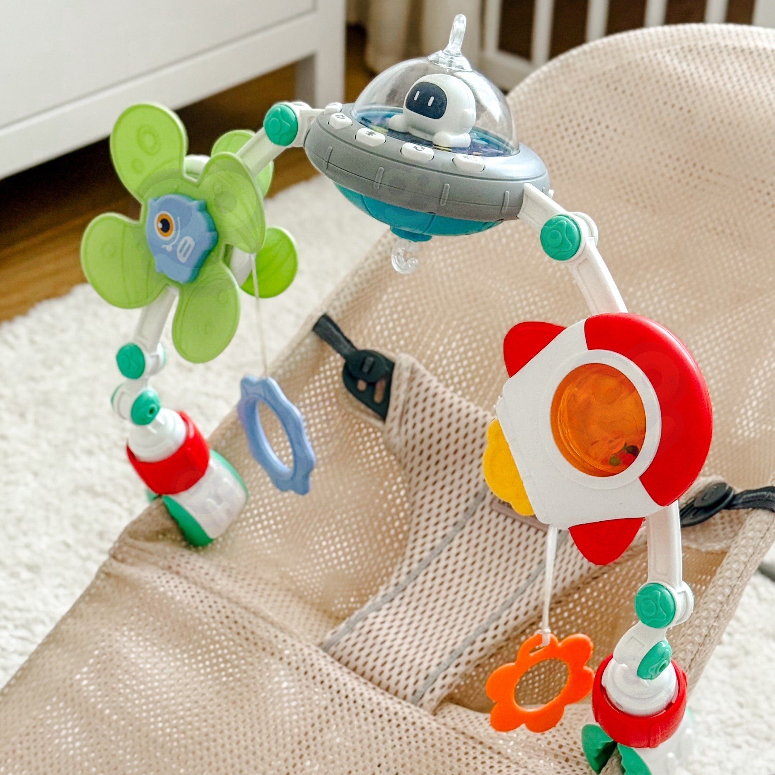 Woopie Baby Interaktívny oblúk do postieľky s hraním uspávanky