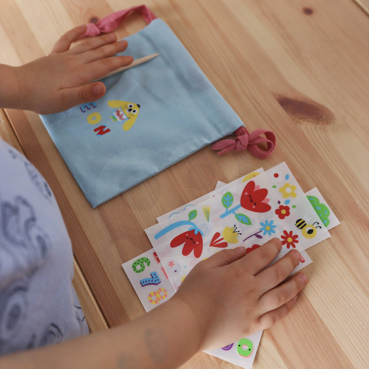 Zestaw kreatywny Woopie Art&fun Magiczna torba + naklejki do dekoracji, ponad 109 szt. (zestaw 5 sztuk)