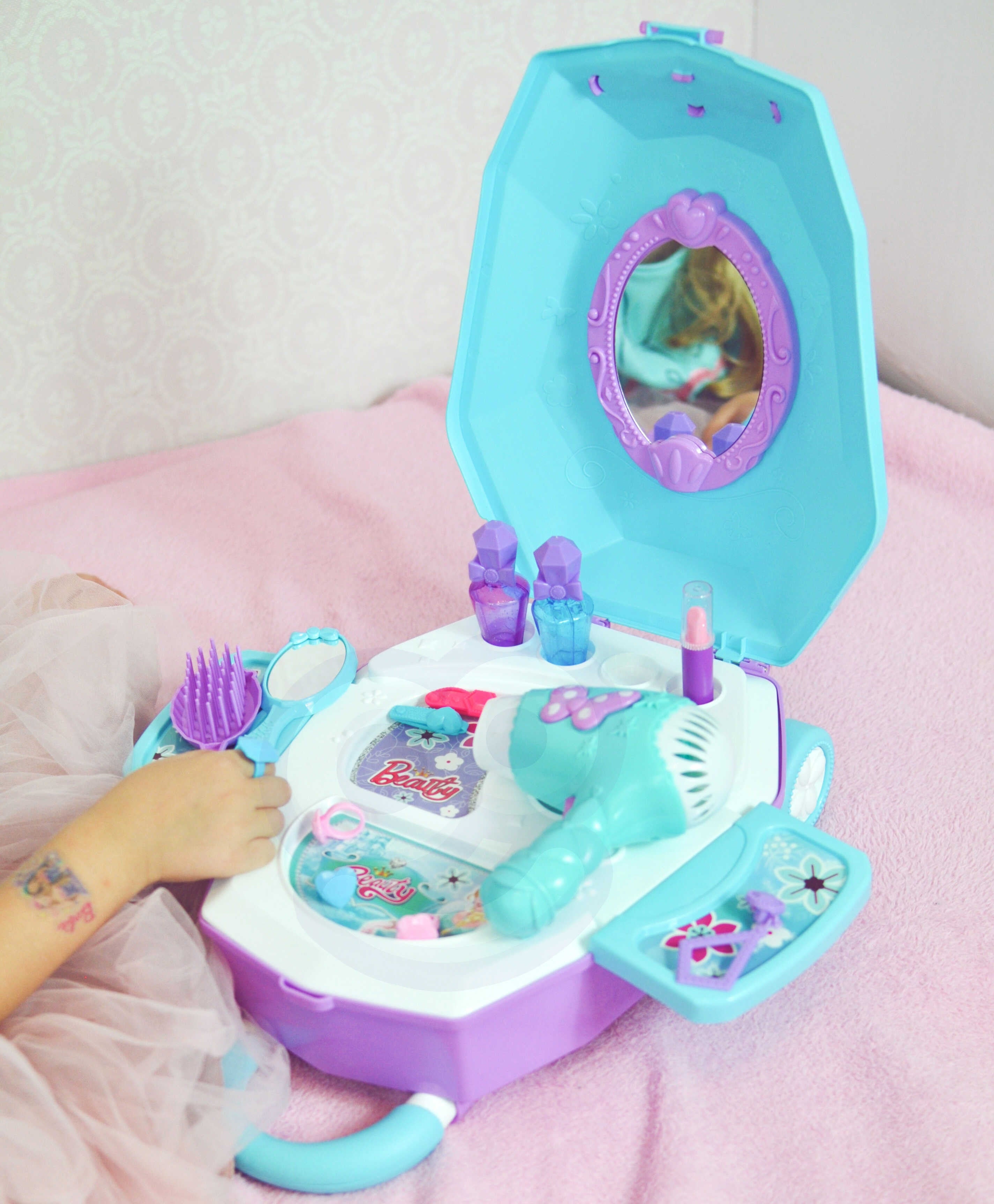Woopie kaptafel voor meisjes 2 in 1 schoonheidssalon in een koffer