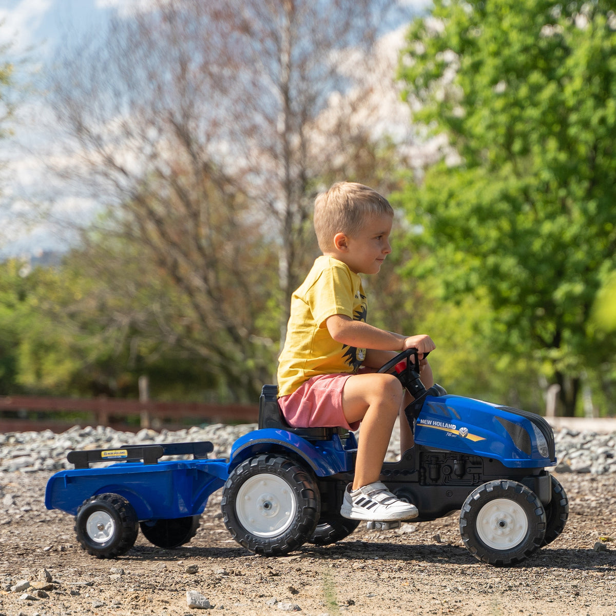 Tractor De Pedales Falk New Holland Con Remolque Y Capó Abatible 2-5 Años