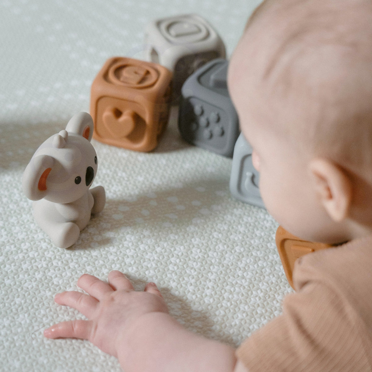 Woopie Baby Lernpyramide Set Sensorische Blöcke 2in1 Beißring Zahlen