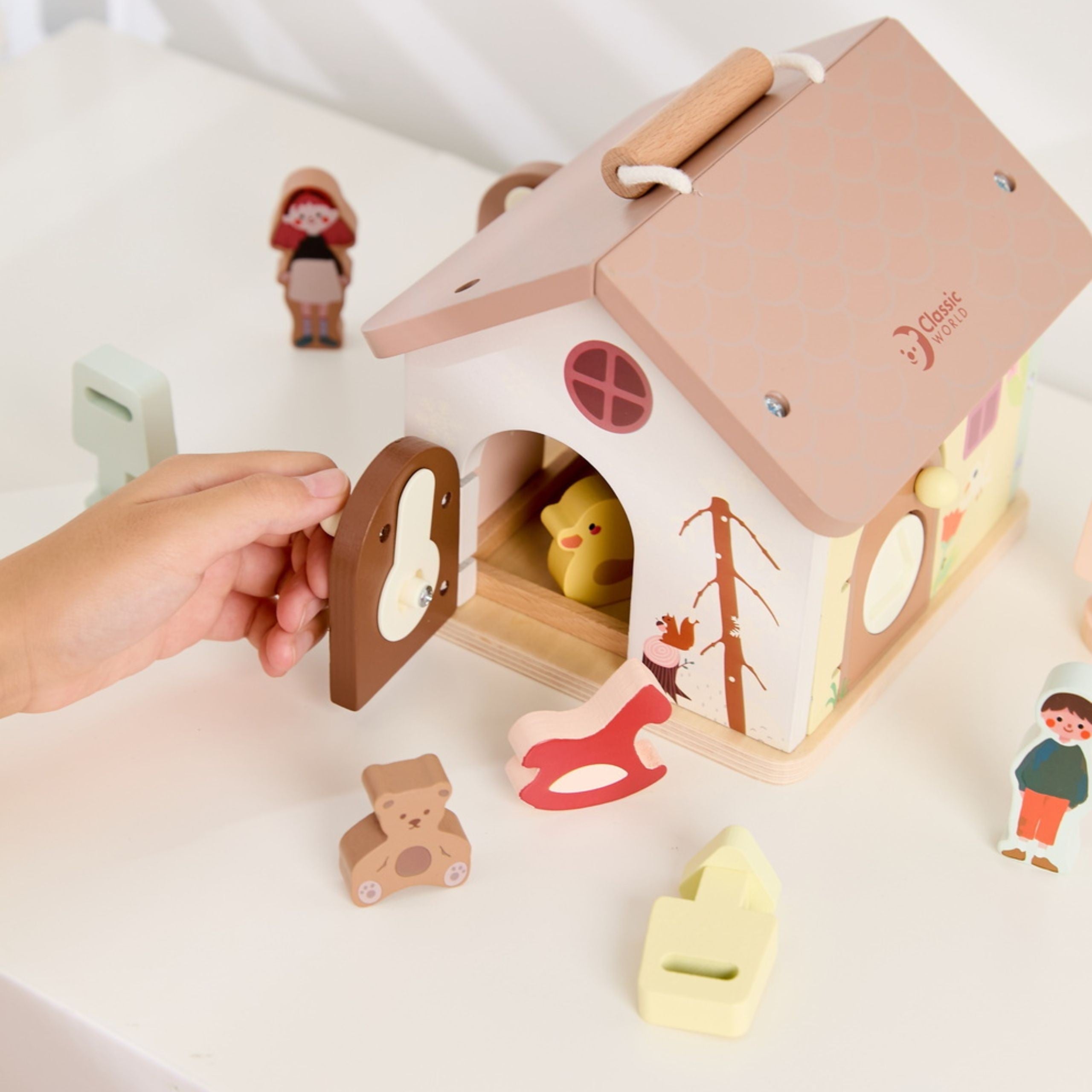 Casa educativa sensoriale in legno Classic World con serrature e chiavi 11 pezzi.